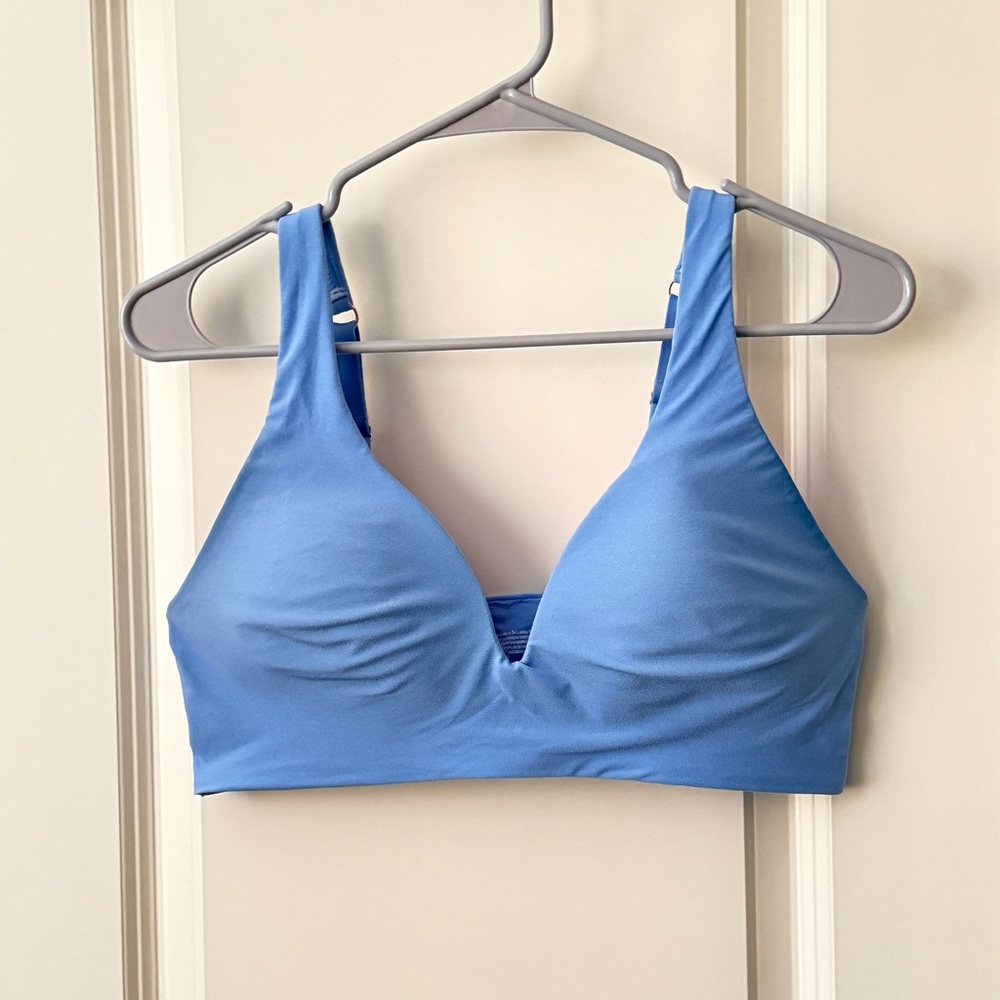 Victoria’s Secret PINK blue Forever wireless lightly lined bralette, size L.